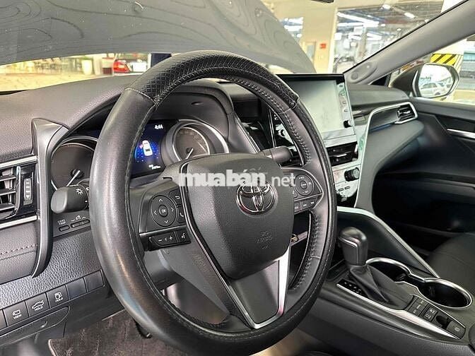 Toyota Camry Hybrid 2023 Đen 24.000 km