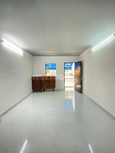 Chính chủ bán nhà hẻm 717 Trần Phú, P.4, Q.5, nhà mới đẹp ở liền