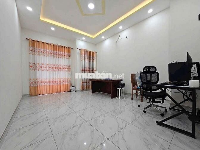 Cho thuê nhà mặt tiền gần siêu thị Go,có sẵn nội thất