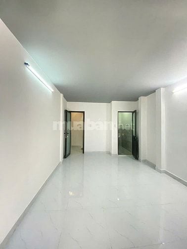 Chính chủ bán nhà hẻm 717 Trần Phú, P.4, Q.5, nhà mới đẹp ở liền