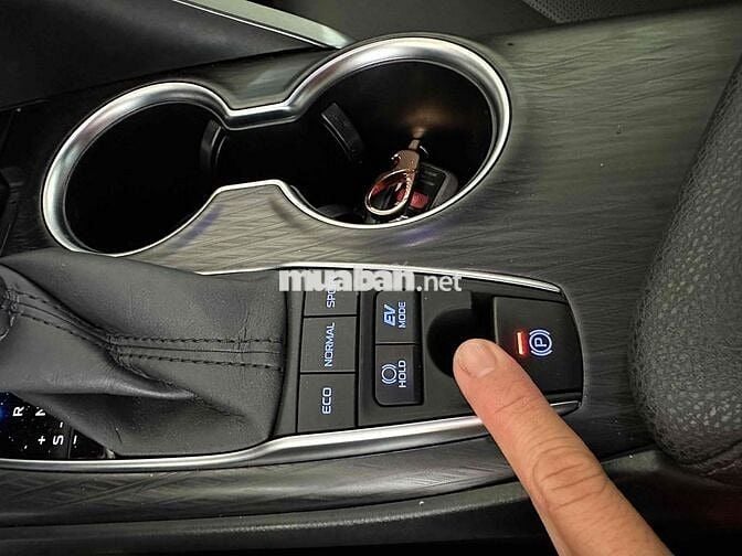 Toyota Camry Hybrid 2023 Đen 24.000 km