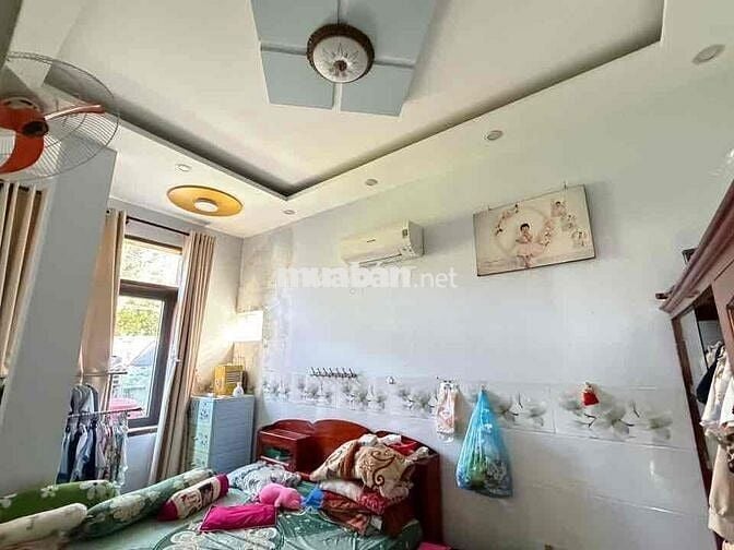 bán nhà 2 mặt tiền đường lớn không dãy phân cách