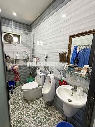 bán nhà 2 mặt tiền đường lớn không dãy phân cách