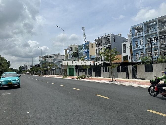 NHÀ 3 TẦNG, 4PN, CÁCH 2 CĂN RA MT ĐƯỜNG, CAO RÁO KHÔNG NGẬP NƯỚC