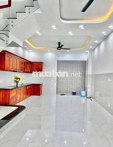 Nhà mới xây 5 x 20 có 5pn 6wc sân thượng