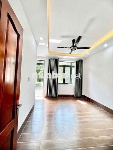 Nhà mới xây 5 x 20 có 5pn 6wc sân thượng