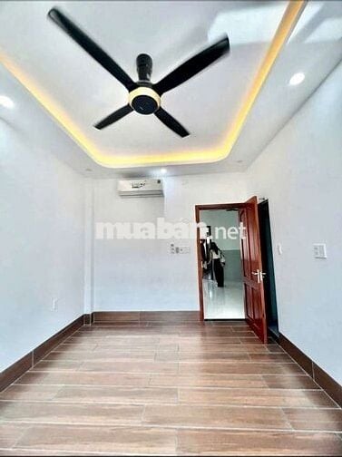 Nhà mới xây 5 x 20 có 5pn 6wc sân thượng