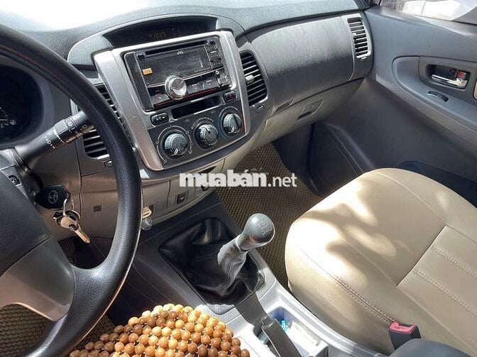 Toyota Innova 2012 Số sàn Bạc