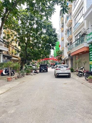 Bán Toà 8 Tầng Thang Máy Vip Plo Nguyên Hồng Dt88m MT8,8m đg hè oto .