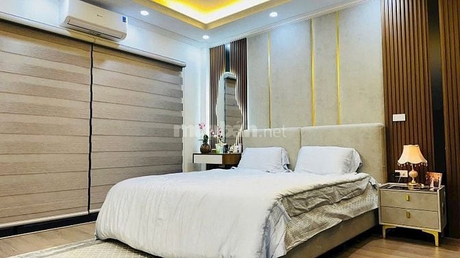 Bán Toà 8 Tầng Thang Máy Vip Plo Nguyên Hồng Dt88m MT8,8m đg hè oto .