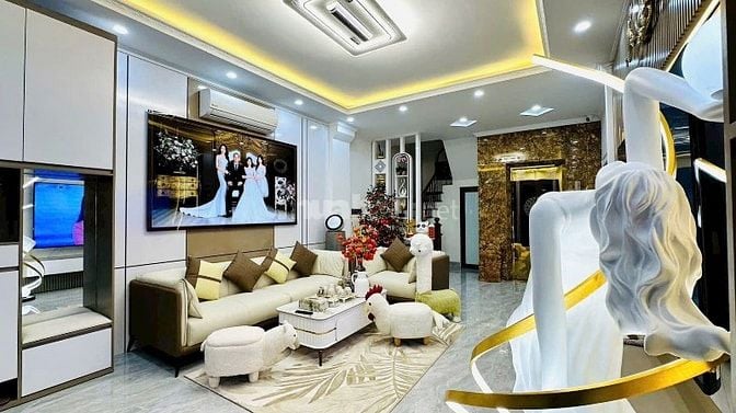 Bán Toà 8 Tầng Thang Máy Vip Plo Nguyên Hồng Dt88m MT8,8m đg hè oto .