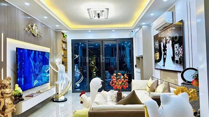 Bán Toà 8 Tầng Thang Máy Vip Plo Nguyên Hồng Dt88m MT8,8m đg hè oto .