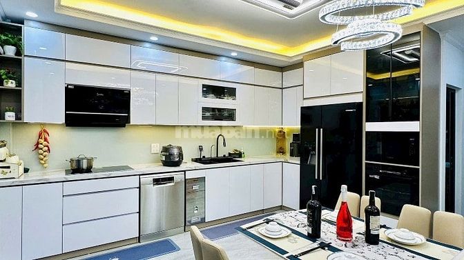 Bán Toà 8 Tầng Thang Máy Vip Plo Nguyên Hồng Dt88m MT8,8m đg hè oto .