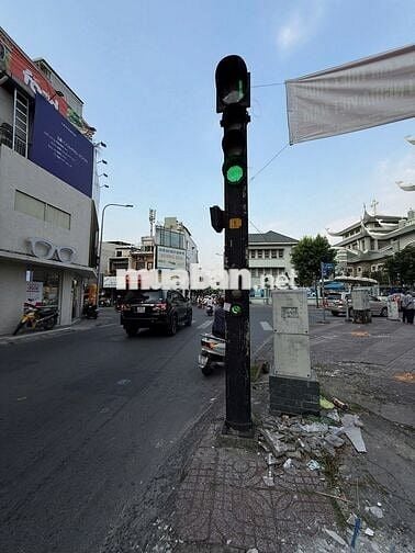 Cho thuê nhà mặt tiền Huỳnh Văn Bánh, Phú Nhuận DT: 5x14-Ngã tư LVS