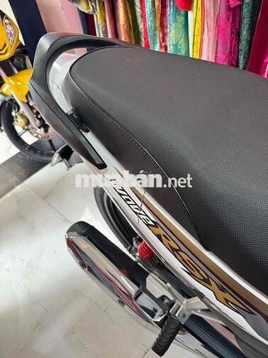 xe đẹp máy êm mưa ban tai nha