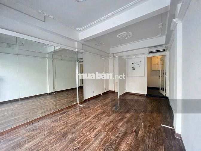 Cho thuê nhà mặt tiền Huỳnh Văn Bánh, Phú Nhuận DT: 5x14-Ngã tư LVS