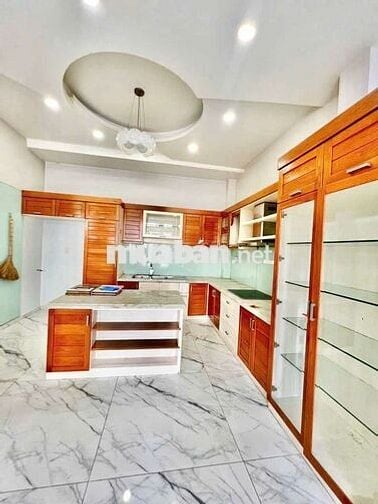 Cho thuê biệt thự 10 x 20 có 5pn 5wc sân thượng