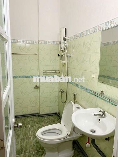 Ban công cửa sổ lớn mới trung tâm PN, BTh, Q1.Chính chủ 6tr5/tháng