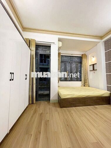 Ban công cửa sổ lớn mới trung tâm PN, BTh, Q1.Chính chủ 6tr5/tháng