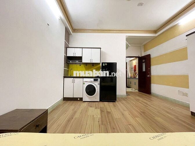 Ban công cửa sổ lớn mới trung tâm PN, BTh, Q1.Chính chủ 6tr5/tháng