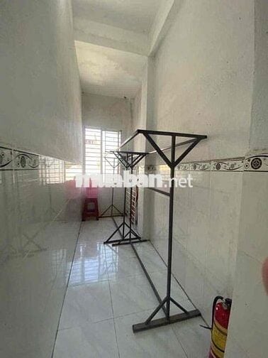 -Hết tháng 12 ni. Bên mình có dư 1 phòng. Kiệt ngũ hành sơn. . Có điều