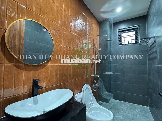 NHÀ ĐẸP 4PN NAM VIỆT Á – GẦN ĐƯỜNG BÙI TÁ HÁN – FULL TIỆN ÍCH