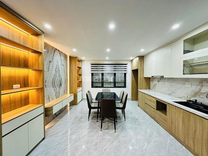 Chính chủ cần bán gấp căn nhà Phố Thái Hà - 36m x 6T - thang máy