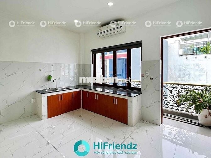 Đúng hình đúng giá căn phòng ban công tách bếp rộng hơn 25m2