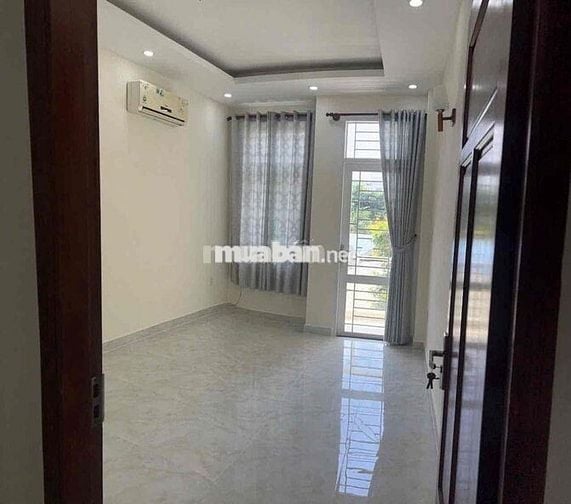 Nhà Mới đg LĐT P17: 4x16m, 3 lầu, 4pn, 3wc, 3 máy lạnh