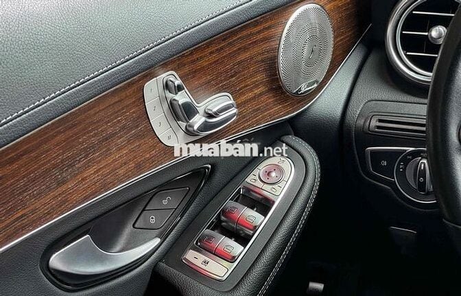 Mercedes GLC200 4MT V1 2022 - 34000 km