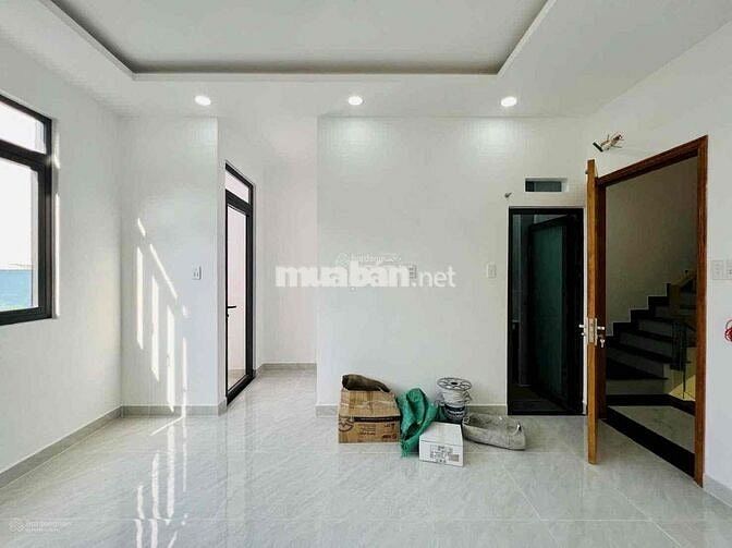 nhà cho thuê 4 tầng full Nội Thất cơ bản, hẻm 131 đường 26/3