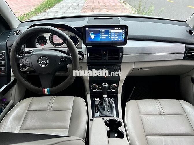 Mercedes GLK300 2010 Trắng 93000 km
