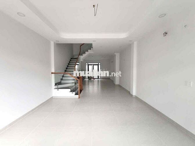 nhà mới xây dựng, 4 phòng ngủ đầu khu dân cư Lê Thành