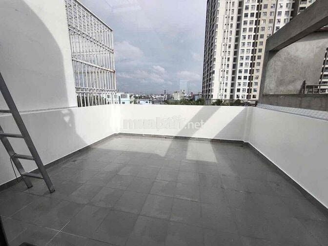 nhà mới xây dựng, 4 phòng ngủ đầu khu dân cư Lê Thành