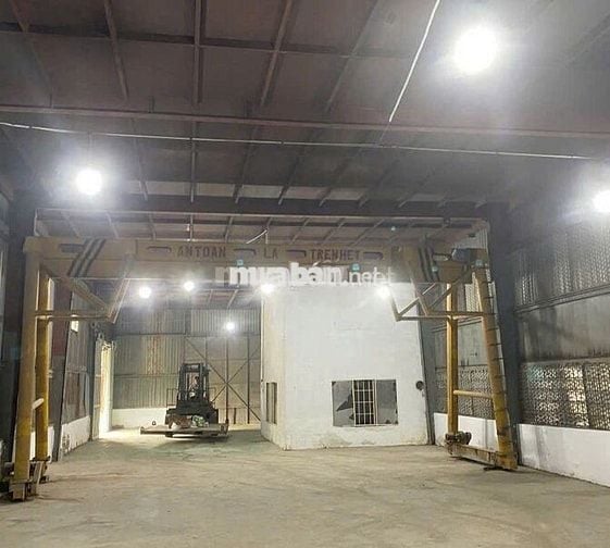 Chỉ *** 1 Kho có sẵn văn phòng cho thuê tại Quận 7 DT 1100m.