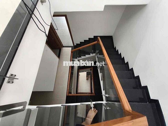 nhà mới xây dựng, 4 phòng ngủ đầu khu dân cư Lê Thành