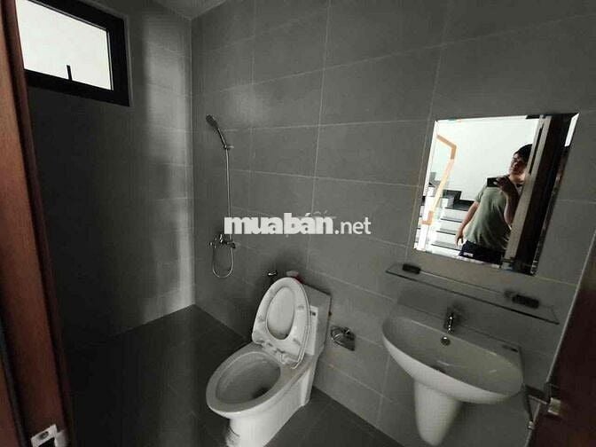 nhà mới xây dựng, 4 phòng ngủ đầu khu dân cư Lê Thành