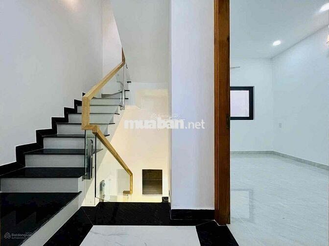 nhà cho thuê 4 tầng full Nội Thất cơ bản, hẻm 131 đường 26/3