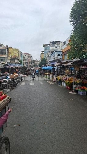 Bán Sạp lớn Mặt Tiền Chợ Hoà Bình Q5. Giá 1.2 tỷ 