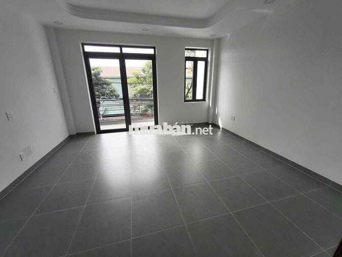 nhà mới xây dựng, 4 phòng ngủ đầu khu dân cư Lê Thành