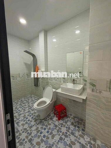 nhà cho thuê 4 tầng full Nội Thất, có 4pn 4wc hẻm 131 Hồ Văn Long