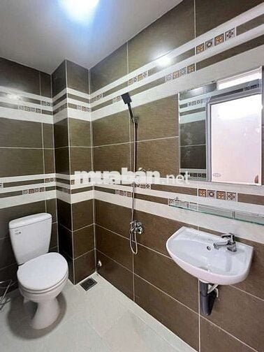 Nhà LÊ VĂN QUỚI [4x9, 3 lầu, 3pn, 3toilet] 12tr/tháng