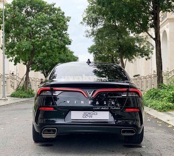 VinFast Lux A2.0 Turbo Premium Đen Sedan 5 chỗ