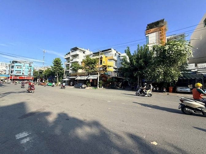 góc 2 mặt tiền 12x20m XD hầm 5 Tầng Đường số Lâm Văn Bền Quận 7