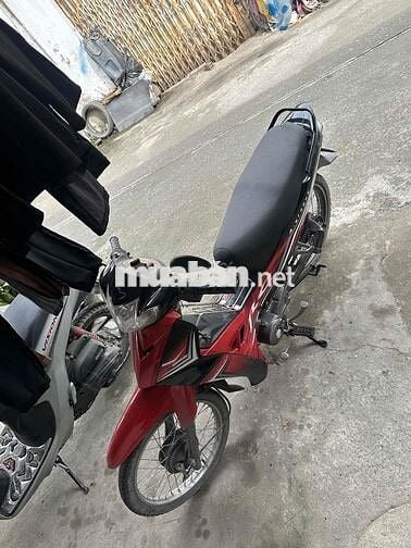 Xe máy màu Đỏ đen