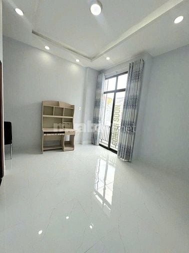 Nhà thuê 4 Tầng 4pn 4wc HXH Nguyễn thị thập, Q7.