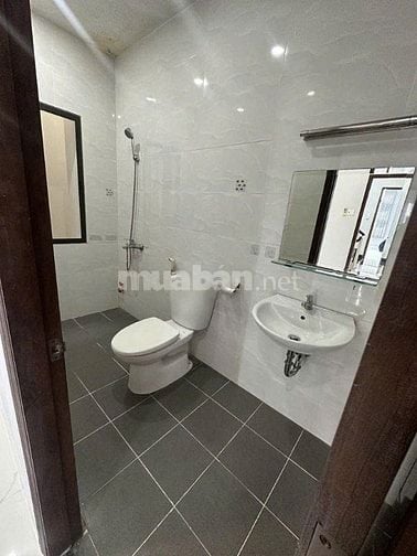 Nhà thuê 4 Tầng 4pn 4wc HXH Nguyễn thị thập, Q7.