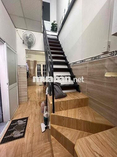 Cho thuê nhà nguyên căn full nội thất đường Bến Vân Đồn,Quận 4 (32m2)