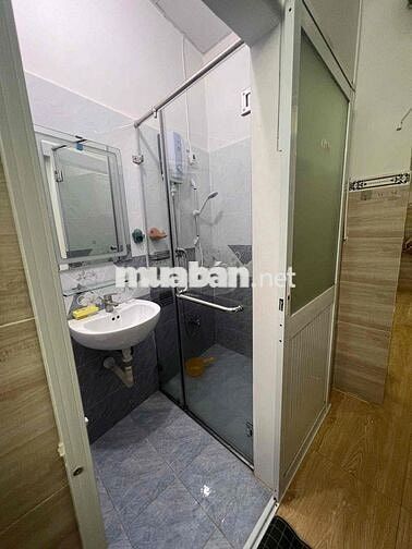 Cho thuê nhà nguyên căn full nội thất đường Bến Vân Đồn,Quận 4 (32m2)