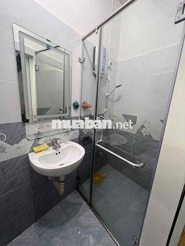 Cho thuê nhà nguyên căn full nội thất đường Bến Vân Đồn,Quận 4 (32m2)